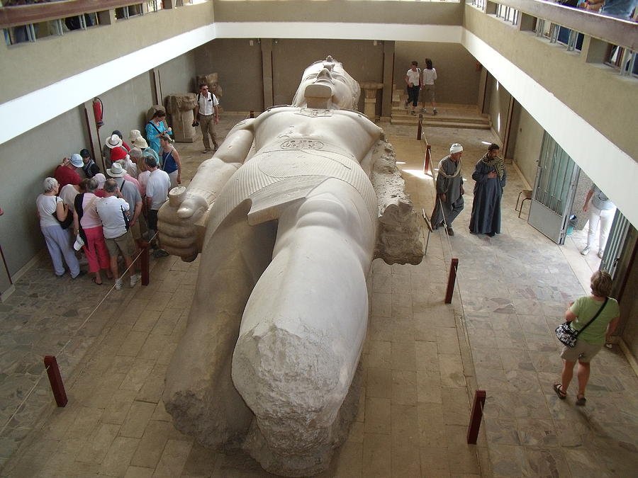 Statue of ramses-ii pharaoh memphis