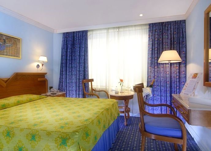 Cruise Rooms.