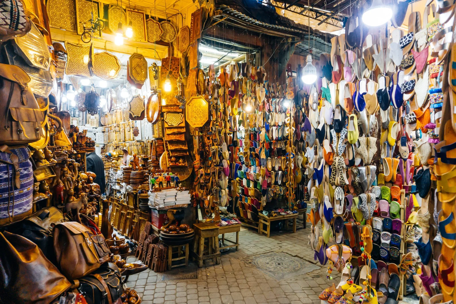 moroccan-oriental-souvenirs-products-market-medina-marrakesh-morocco-scaled